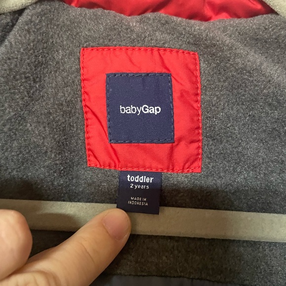 Baby Gap toddler puffer vest, red, 2 years, like-new condition - Picture 3 of 5